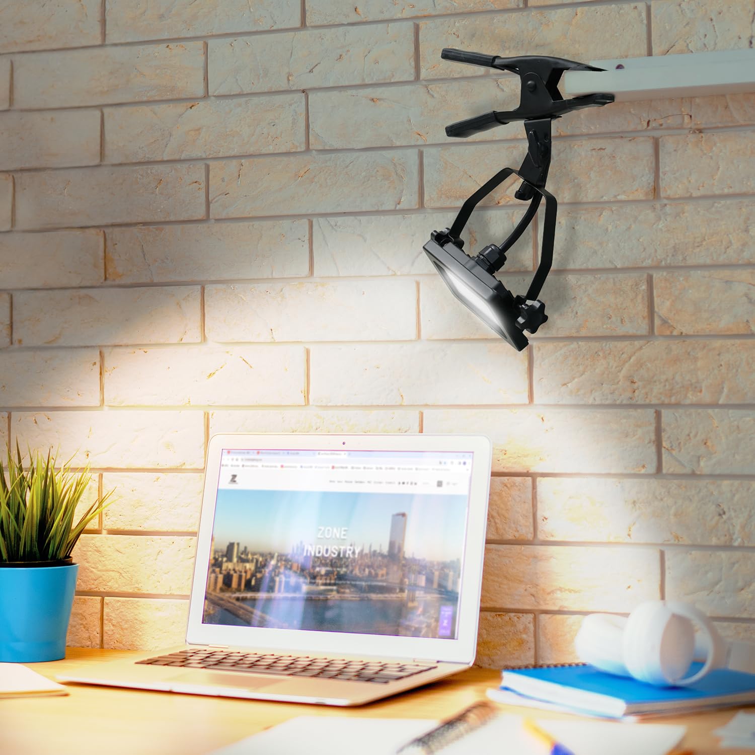 ZONE INDUSTRY CORP compact portable clamp light for contractor work