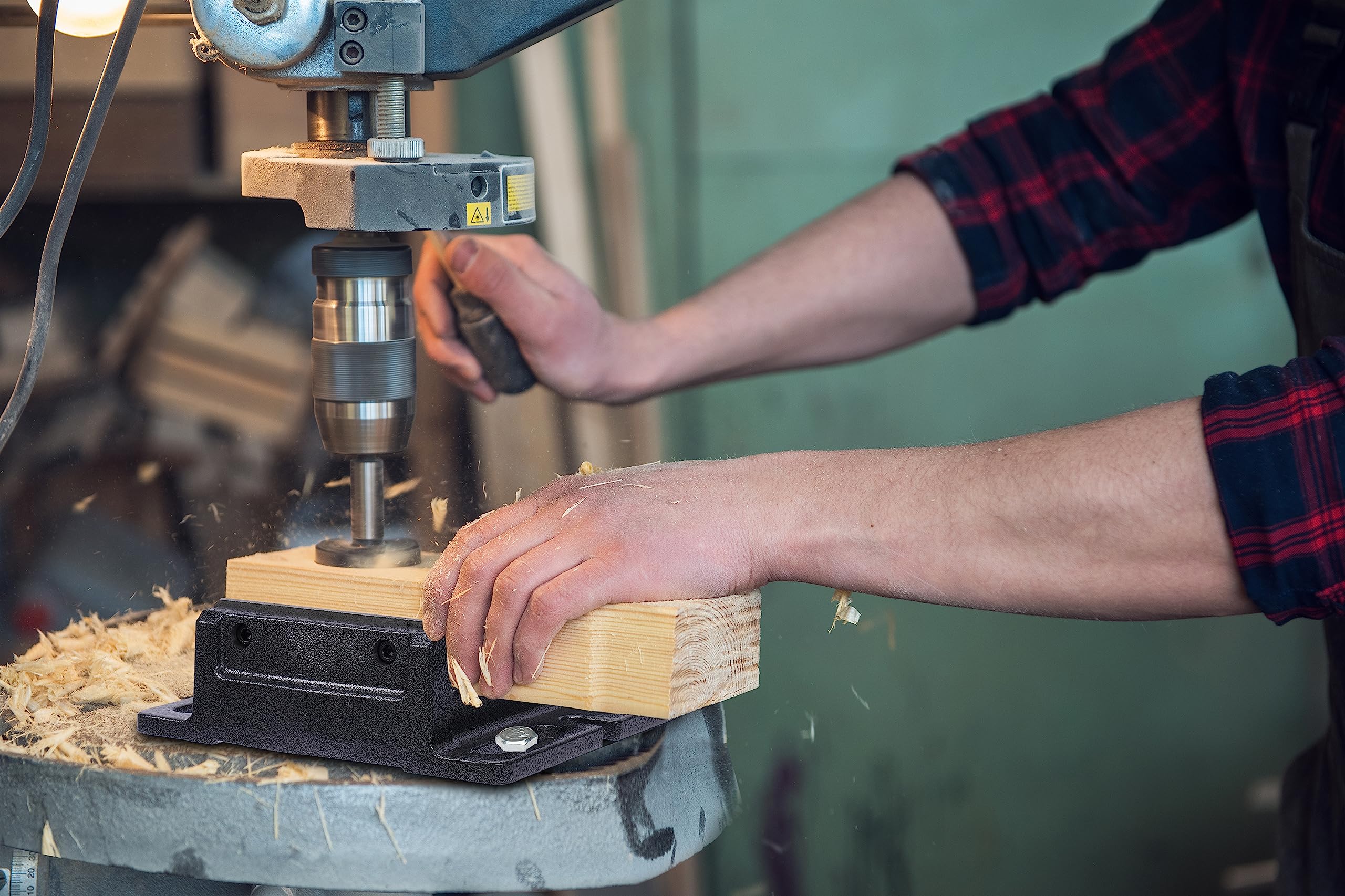 ZTUKOMN 7lb weight and 4.25-inch capacity enable stable setups.