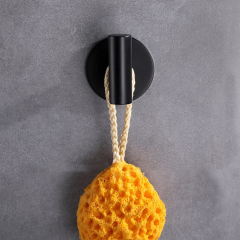 Close-up of Zuvky hook showing strong tabs and 5 kg capacity.